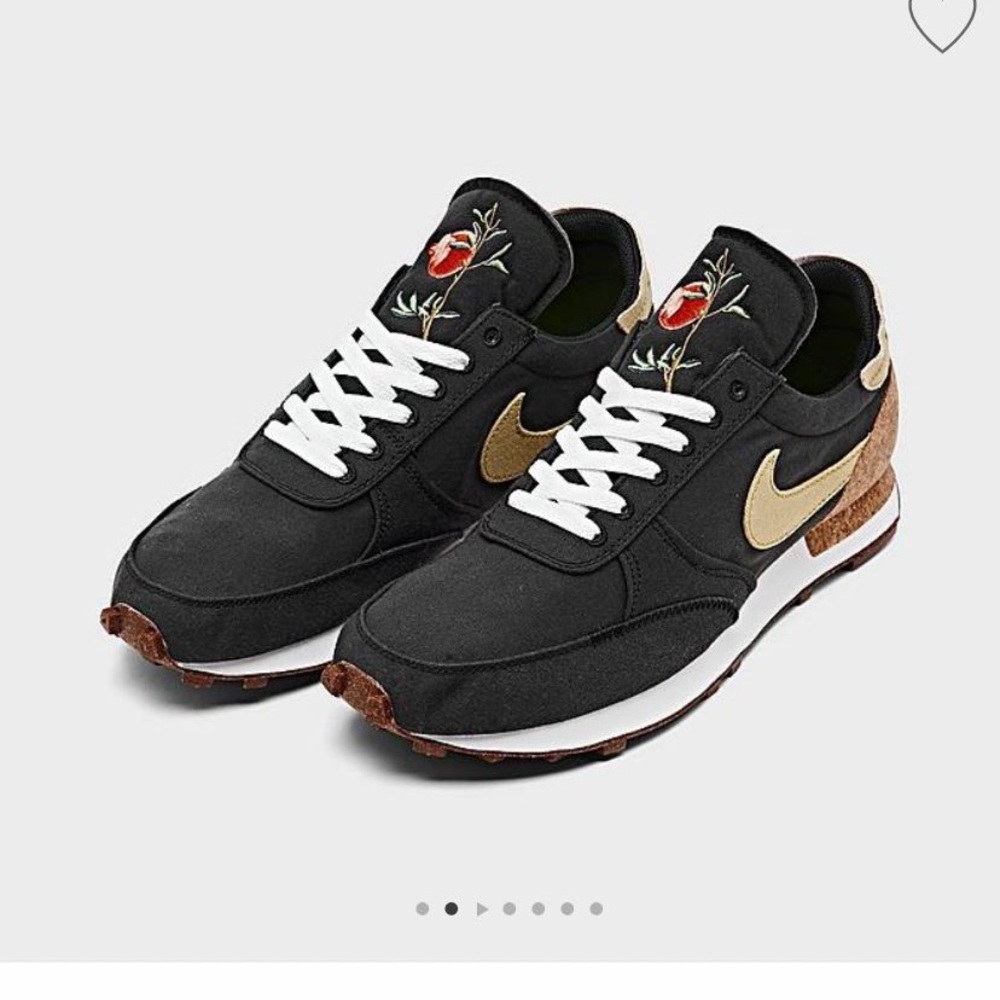 Nike women’s sneakers